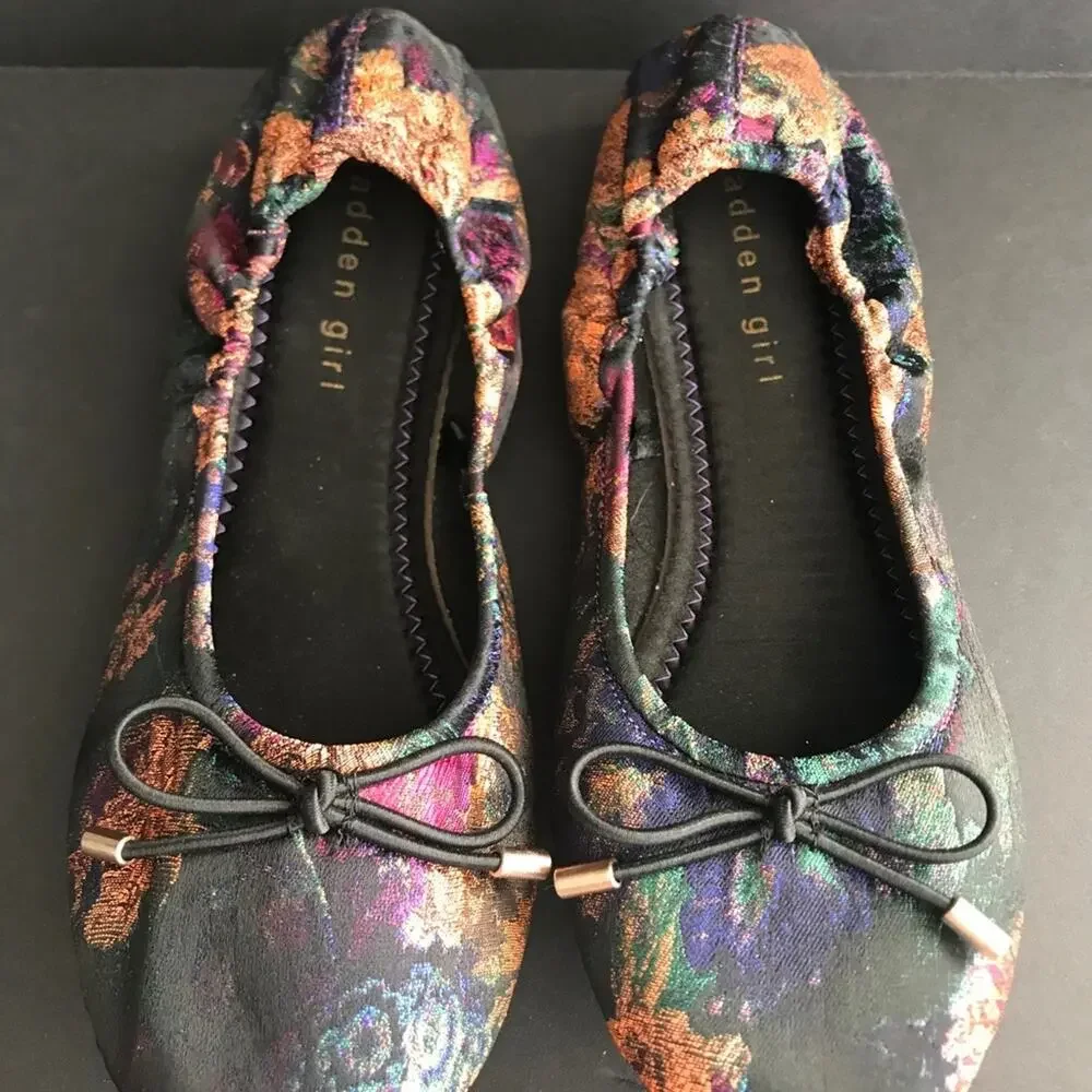 Madden girl tapestry pattern flats SZ 6.5